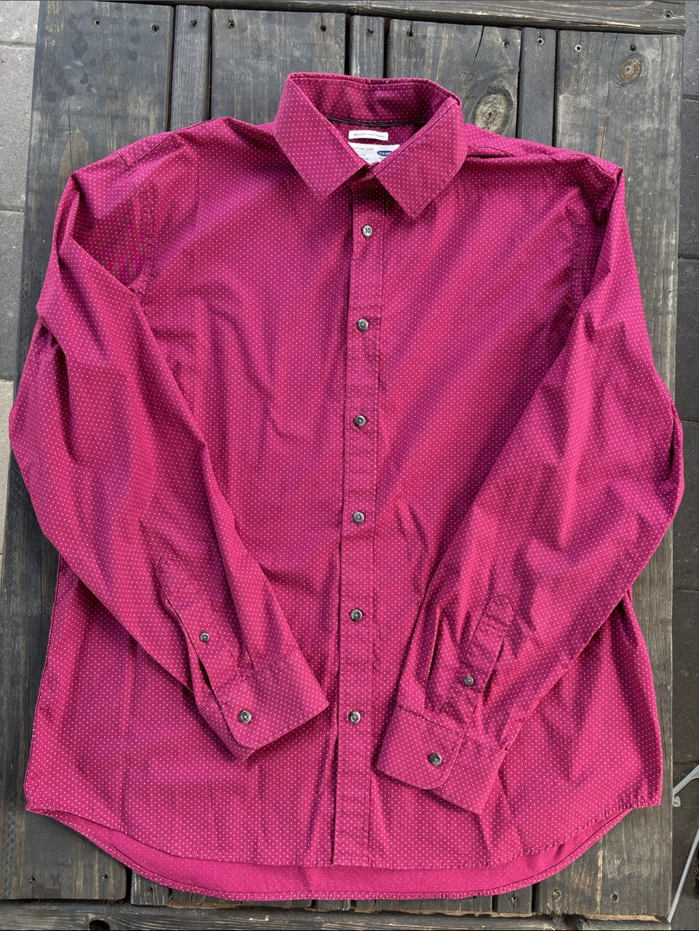 Old Navy Men's Plum Microdot Button-Down Signature Shirt Size XL Regular Fit
